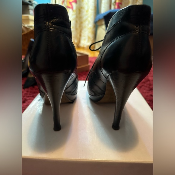 Ankle booties by NINE WEST. In great condition. Pure blk leather w/tie up lace. - Picture 2 of 2